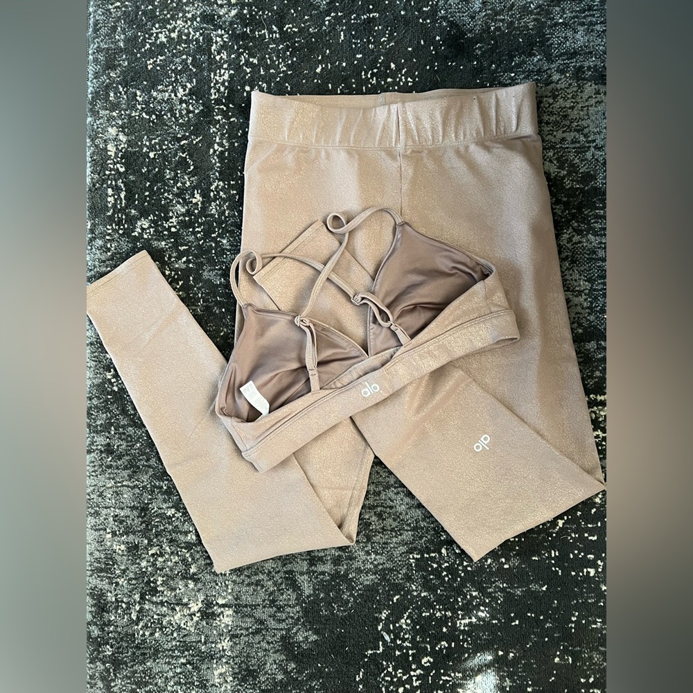ALO Yoga Shimmering Tan Activewear Set - Picture 3 of 16
